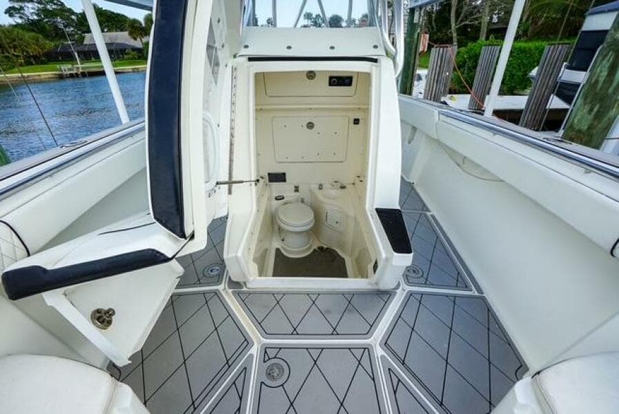 2007 Spectre 37 Center Console