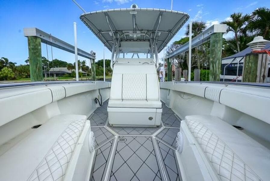 2007 Spectre 37 Center Console