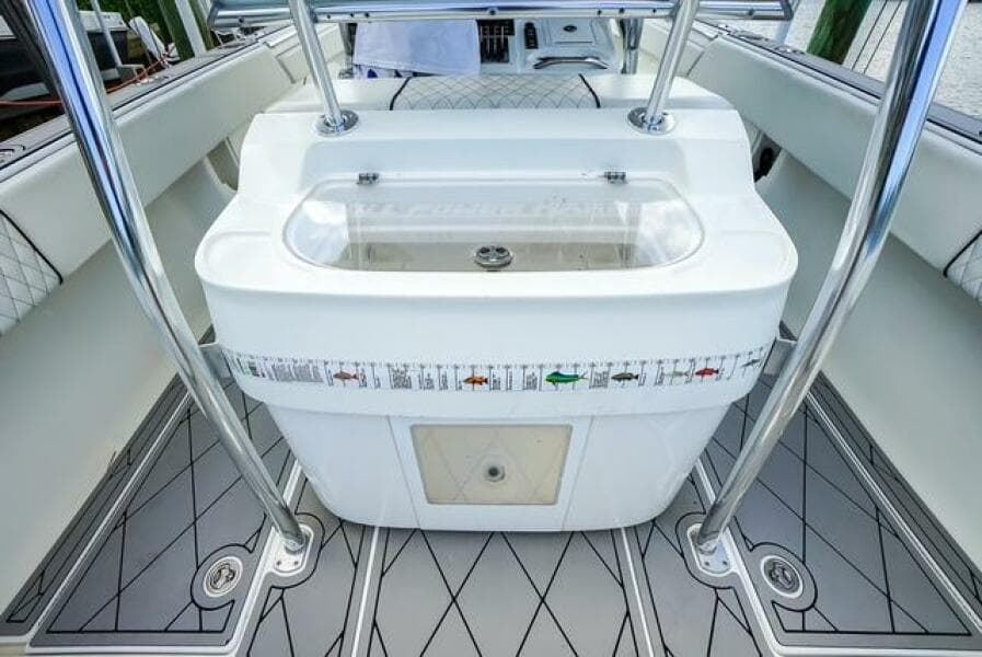 2007 Spectre 37 Center Console