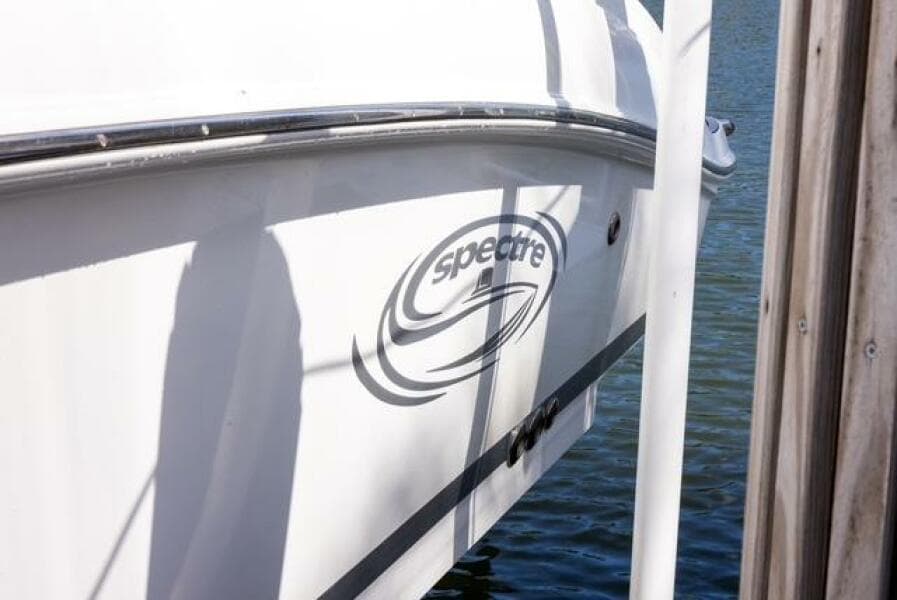 2007 Spectre 37 Center Console