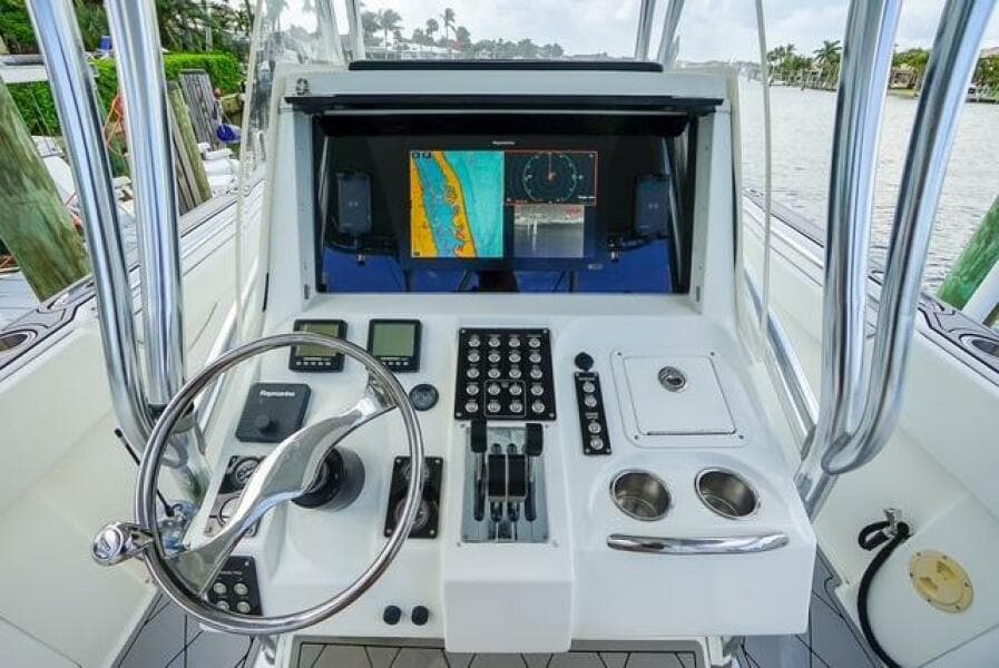 2007 Spectre 37 Center Console