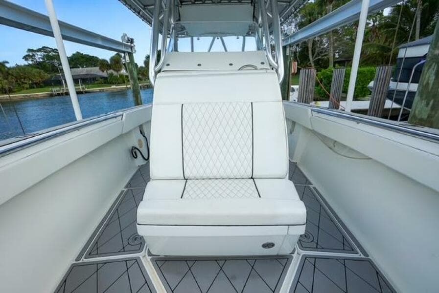 2007 Spectre 37 Center Console