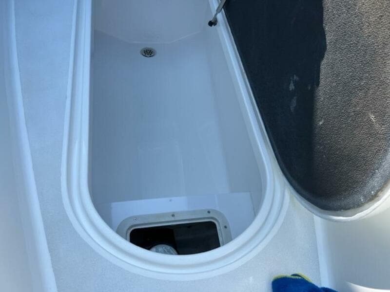 2008 Spectre 34 Center Console