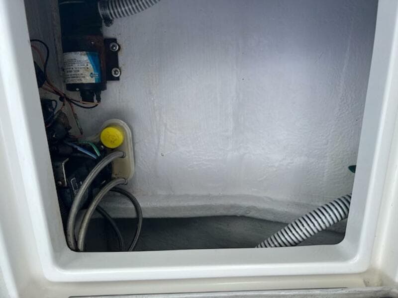 2008 Spectre 34 Center Console