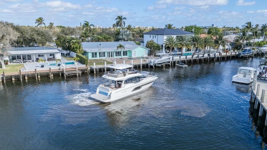 2021 Prestige 520 Flybridge