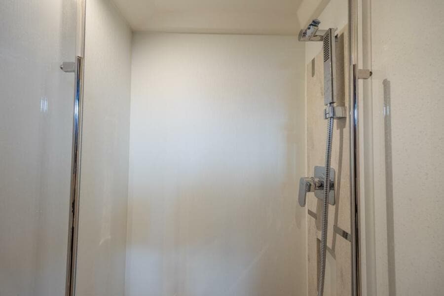 2021 Prestige 520 Flybridge