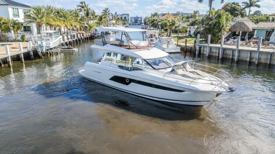 2021 Prestige 520 Flybridge