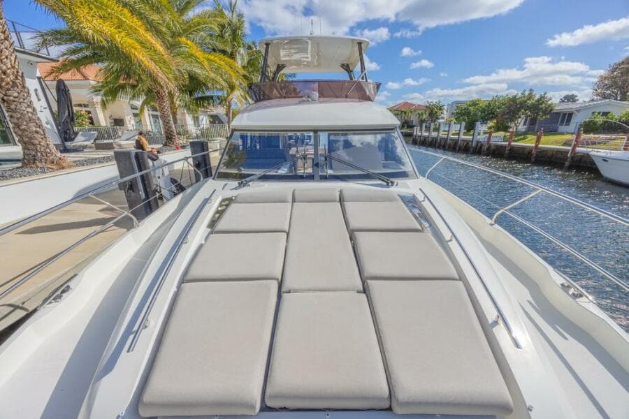 2021 Prestige 520 Flybridge
