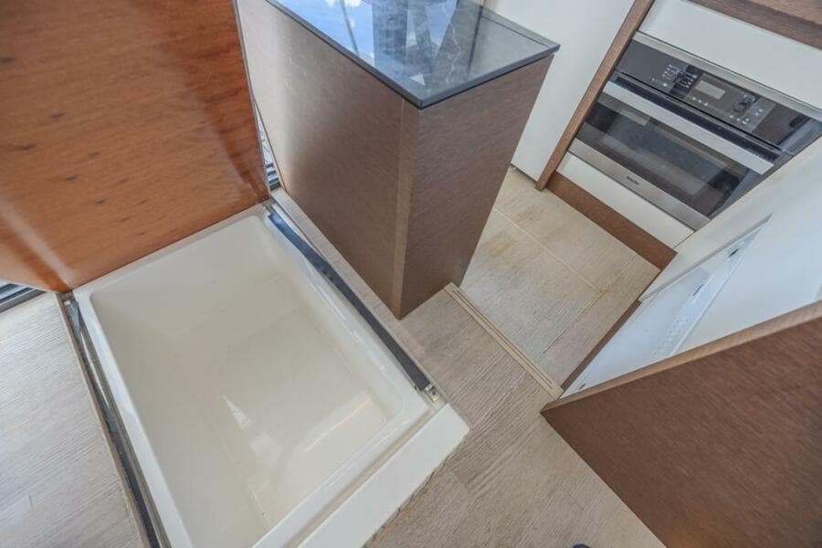 2021 Prestige 520 Flybridge