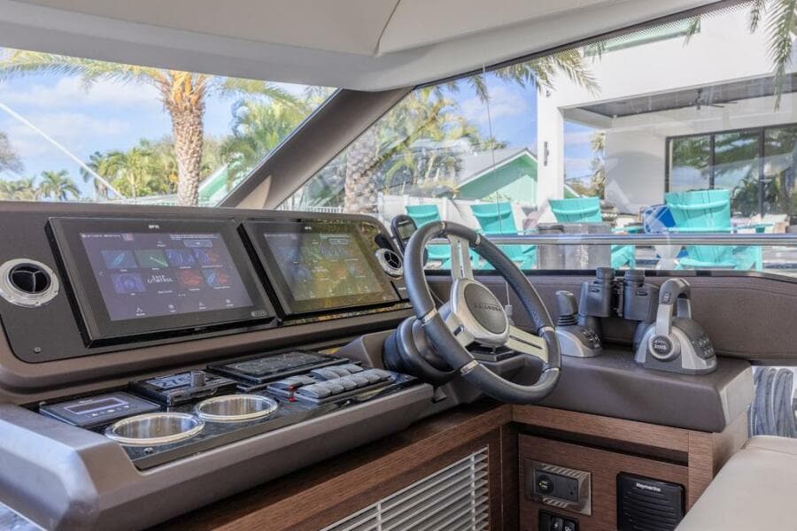 2021 Prestige 520 Flybridge
