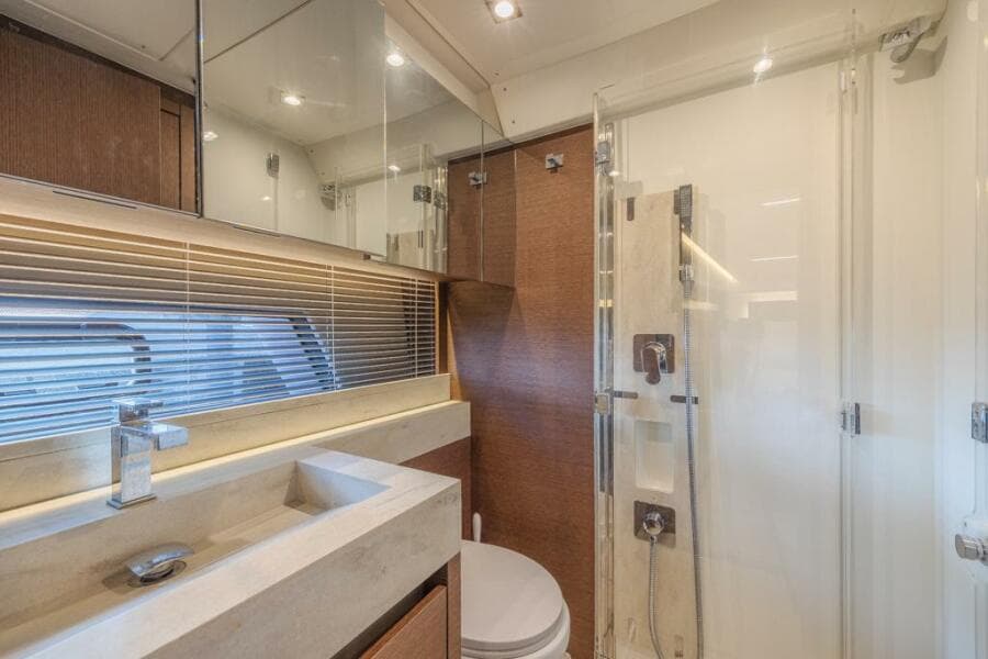 2021 Prestige 520 Flybridge