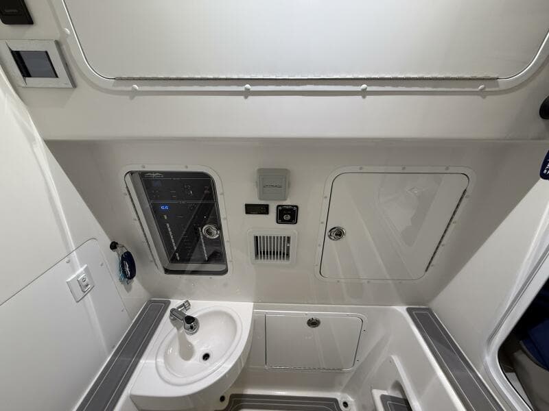 2022 Invincible 39 Open Fisherman Console Interior 1