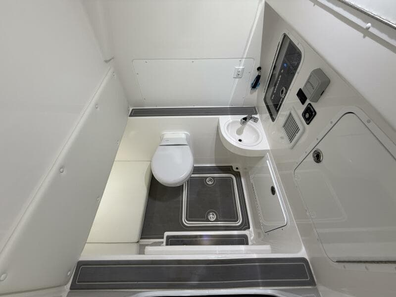 2022 Invincible 39 Open Fisherman Head