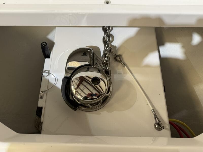 2022 Invincible 39 Open Fisherman Windlass