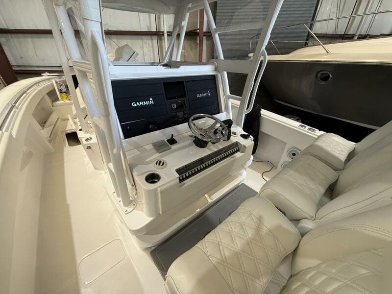 2022 Invincible 39 Open Fisherman Helm