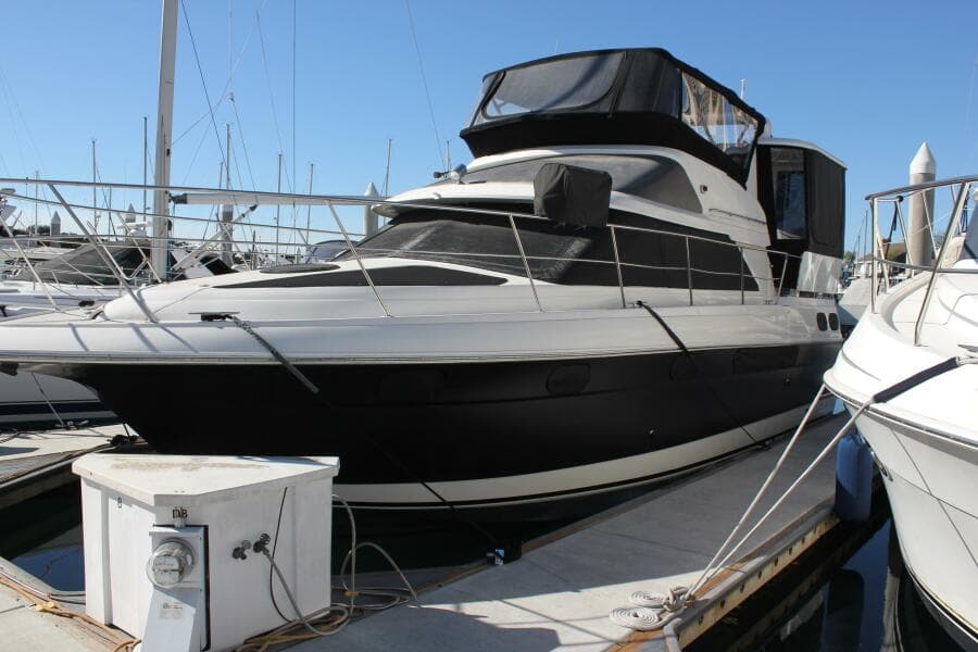 1996 Cruisers Yachts 3650 AFT CABIN