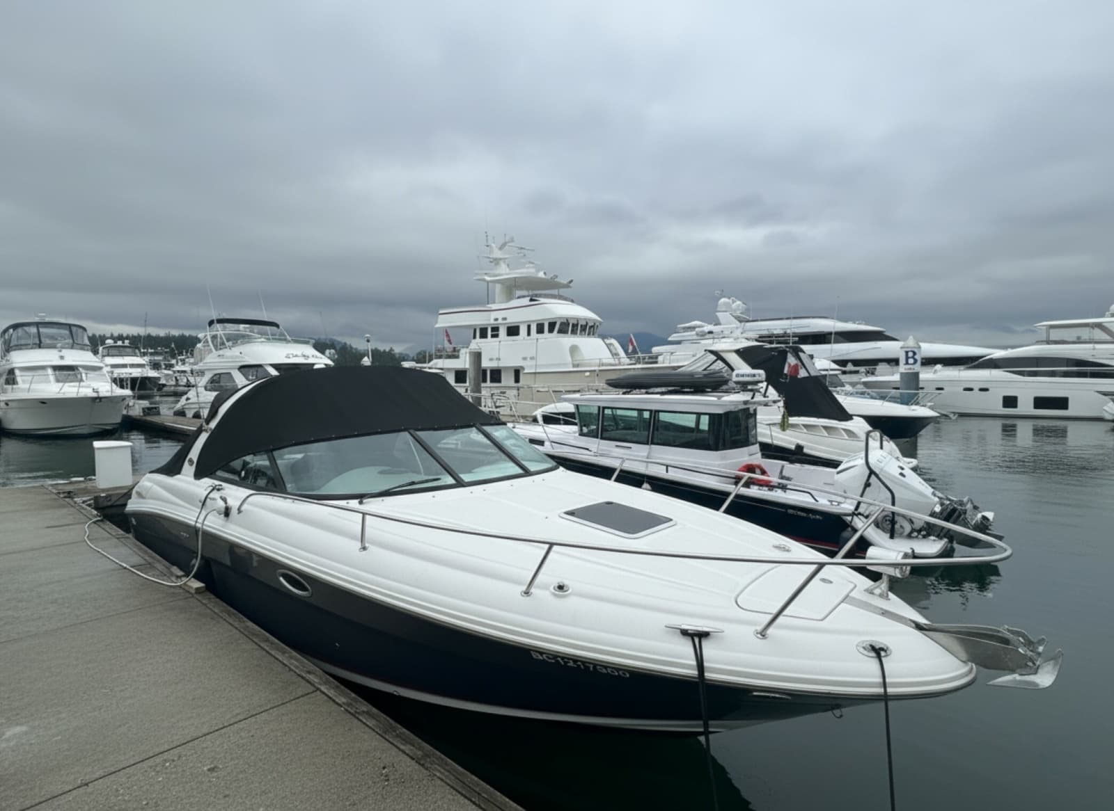 2007 Sea Ray 29SLX with cuddy cabin - Photo 1