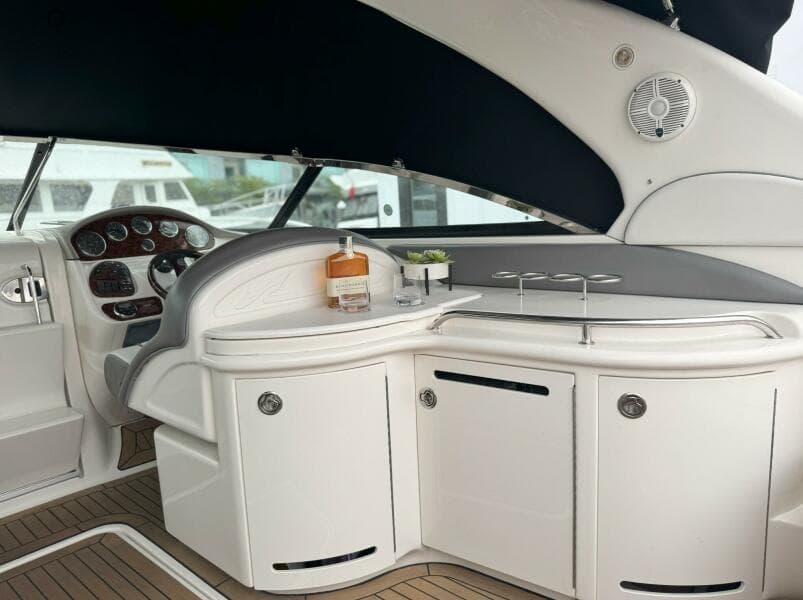 2007 Sea Ray 29SLX with cuddy cabin