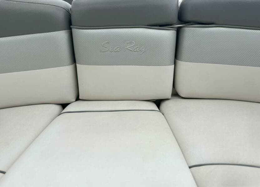 2007 Sea Ray 29SLX with cuddy cabin