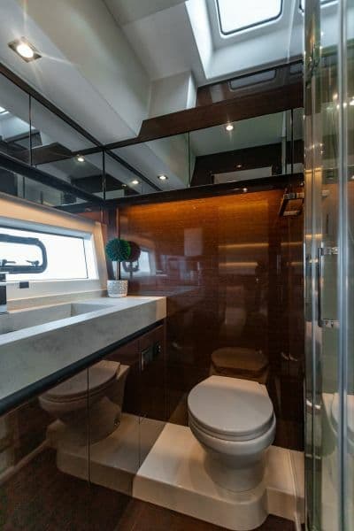 2020 Prestige 630 FB  Guest Head