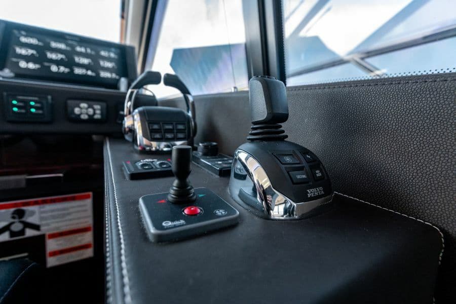 2020 Prestige 630 FB  Helm 5