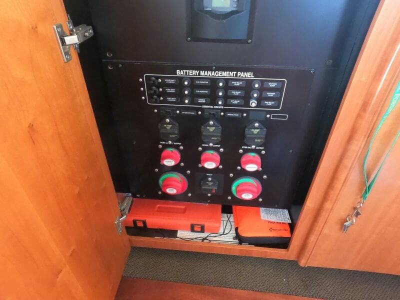 2003 Meridian 34 Convertible