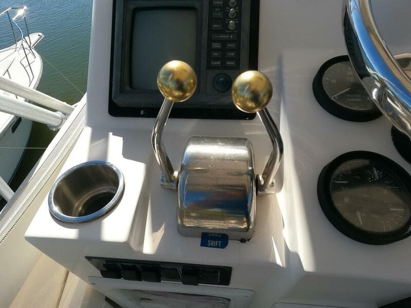 2002 Luhrs 34 Convertible