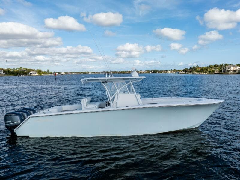 SeaHunter 33 Bloodline - Exterior Profile