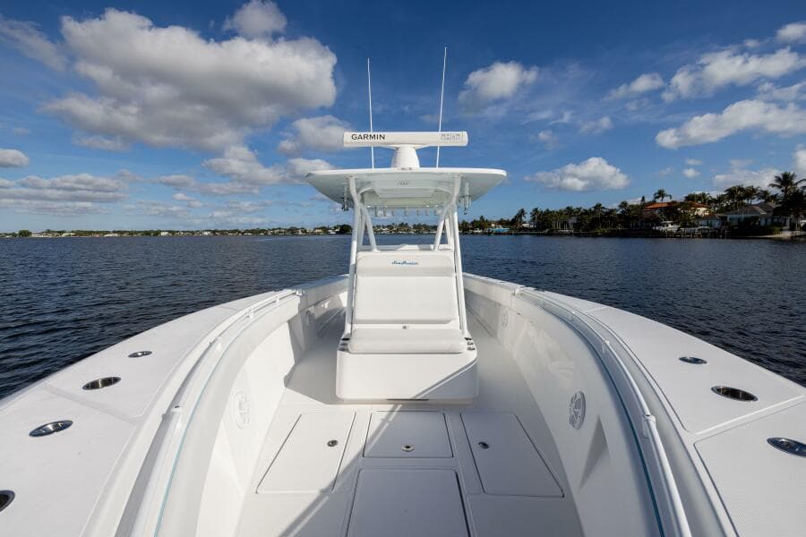 SeaHunter 33 Bloodline - Exterior Bow