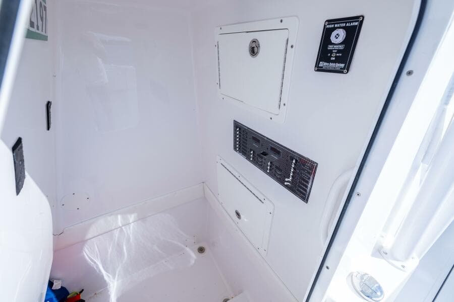 SeaHunter 33 Bloodline - Exterior Electrical