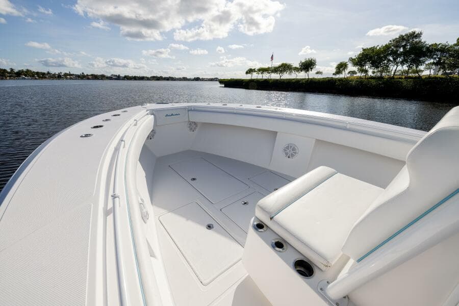 SeaHunter 33 Bloodline - Exterior Bow