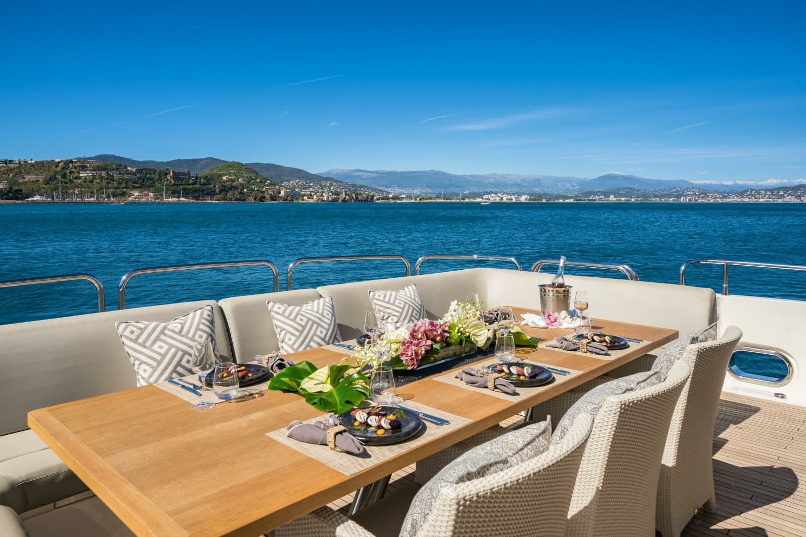 2014 Sunseeker Sunseeker 115 Sport Yacht - Photo 3