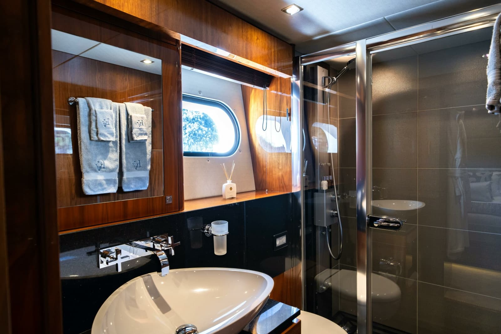 2014 Sunseeker Sunseeker 115 Sport Yacht - Photo 23