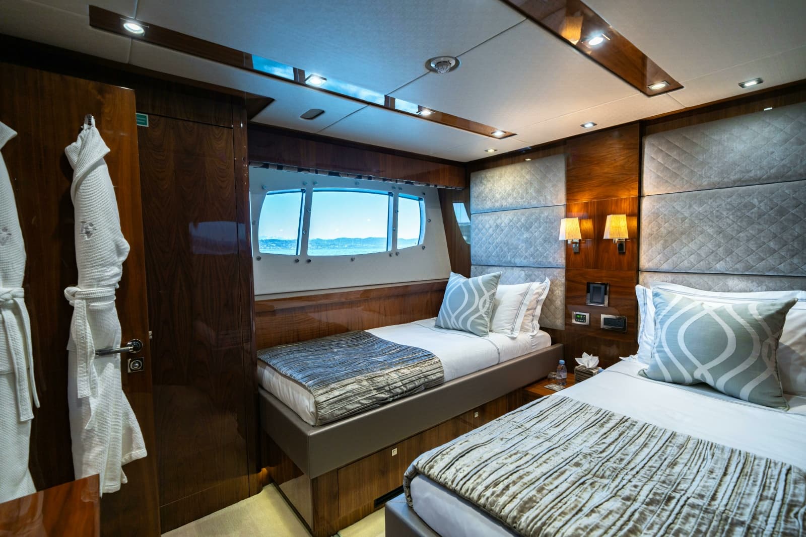 2014 Sunseeker Sunseeker 115 Sport Yacht - Photo 22