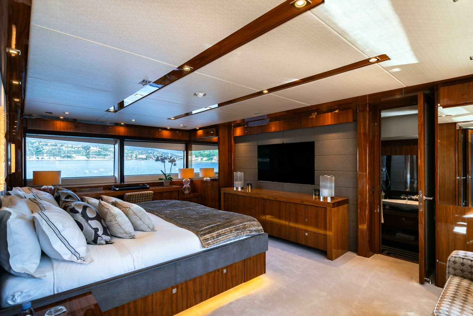 2014 Sunseeker Sunseeker 115 Sport Yacht - Photo 15