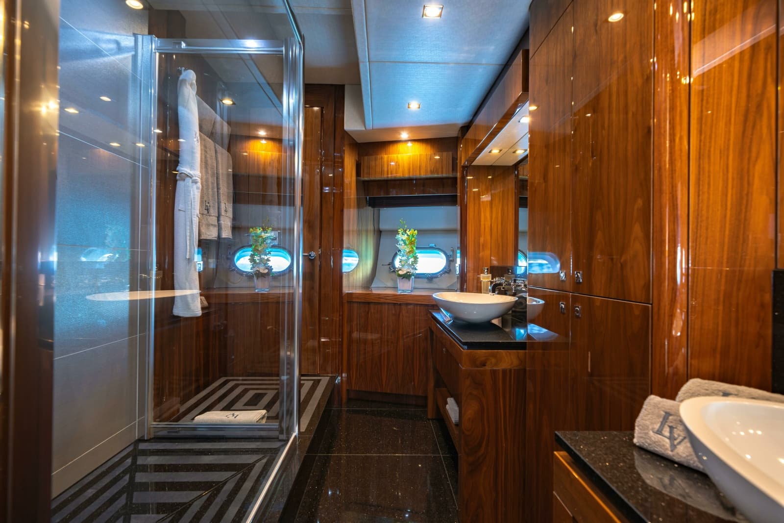 2014 Sunseeker Sunseeker 115 Sport Yacht - Photo 17