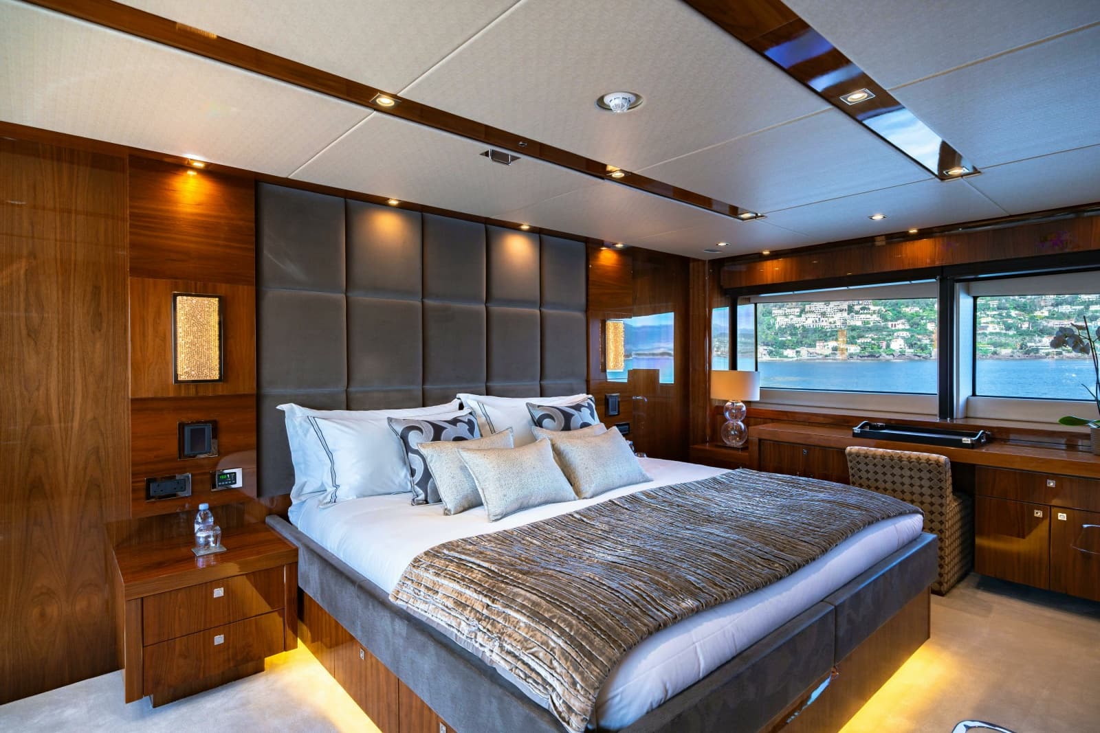 2014 Sunseeker Sunseeker 115 Sport Yacht - Photo 14