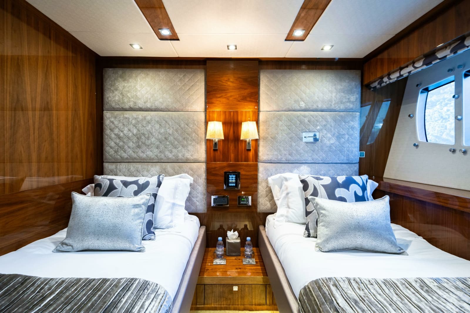 2014 Sunseeker Sunseeker 115 Sport Yacht - Photo 24