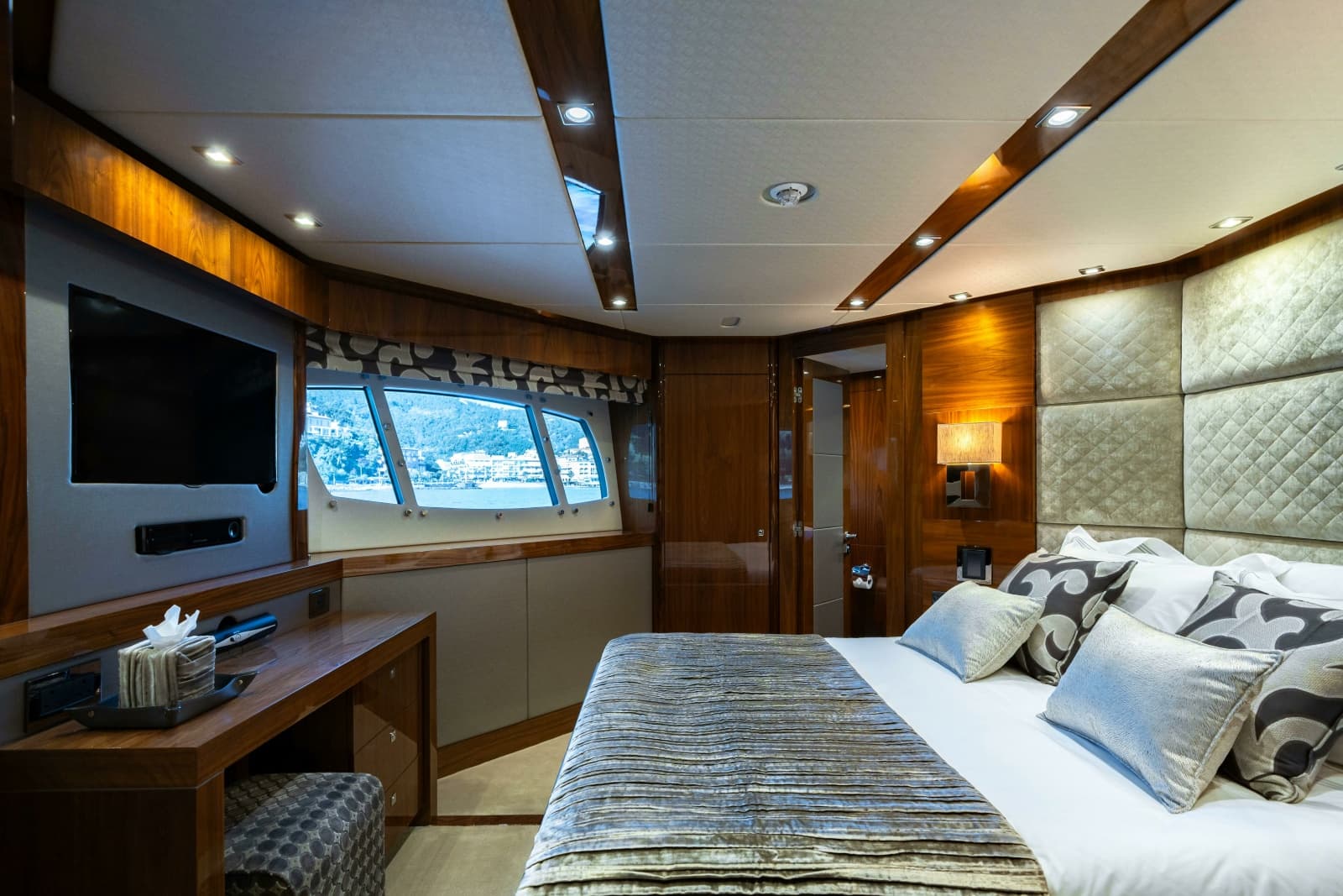 2014 Sunseeker Sunseeker 115 Sport Yacht - Photo 18
