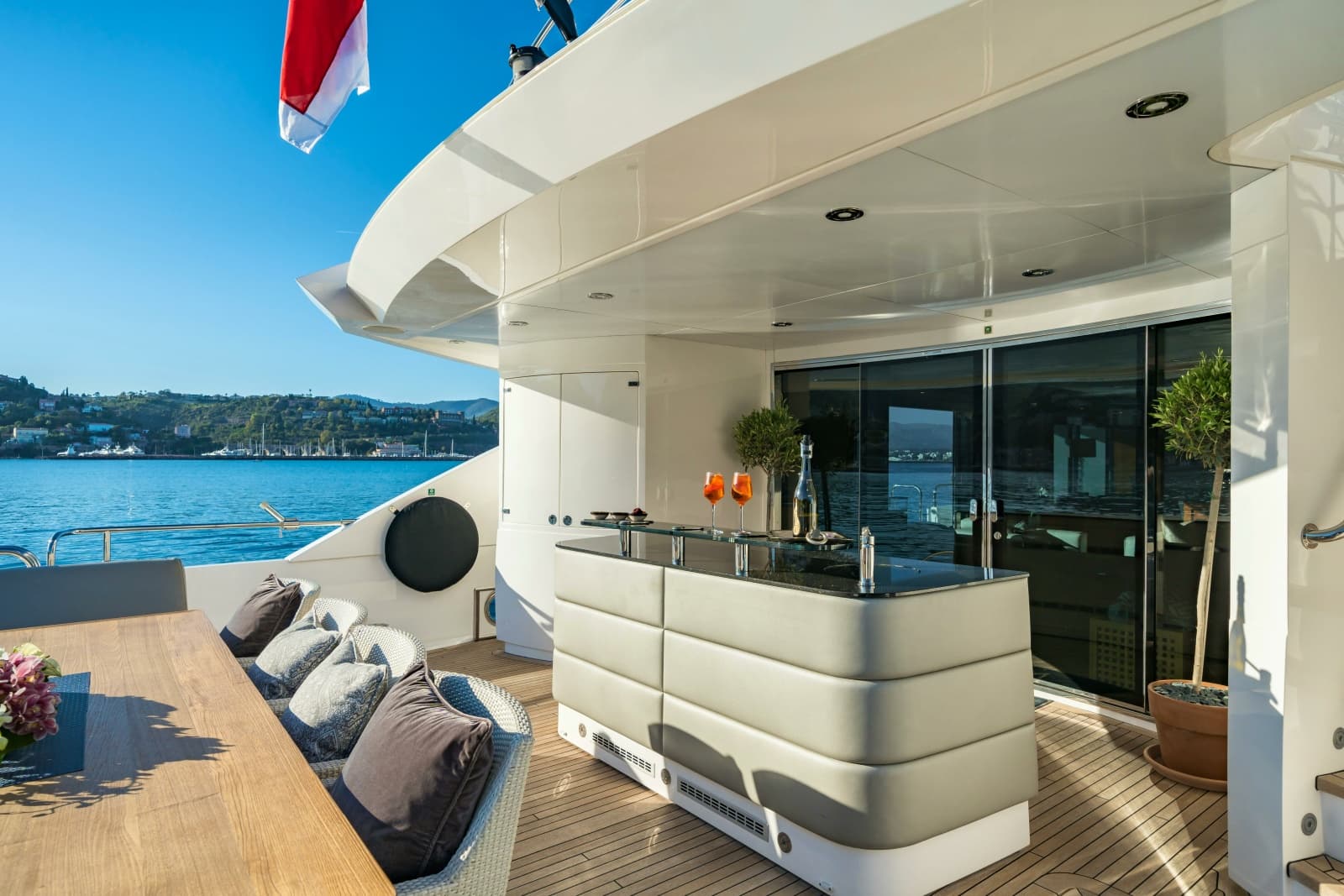 2014 Sunseeker Sunseeker 115 Sport Yacht - Photo 4