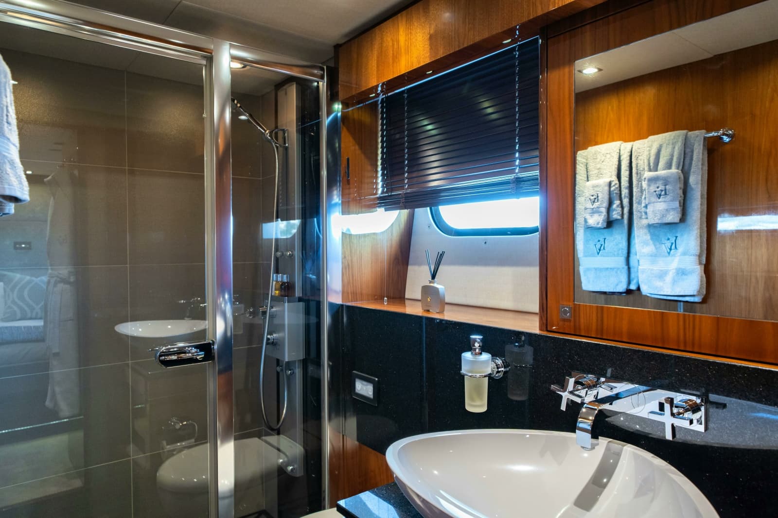 2014 Sunseeker Sunseeker 115 Sport Yacht - Photo 25