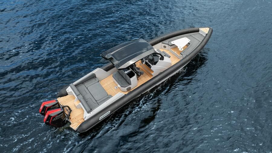 2025 38 Skipper NC Center Console