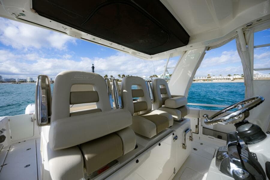 2017 Boston Whaler  - Photo 7