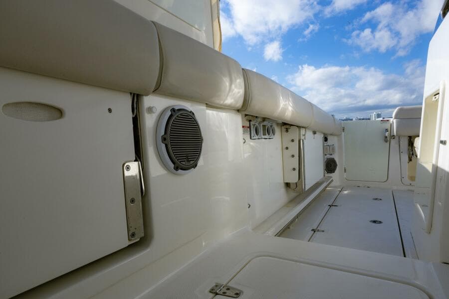 2017 Boston Whaler  - Photo 12