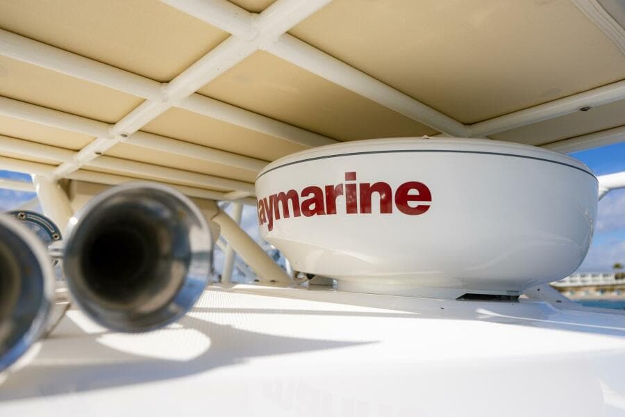 2017 Boston Whaler  - Photo 16