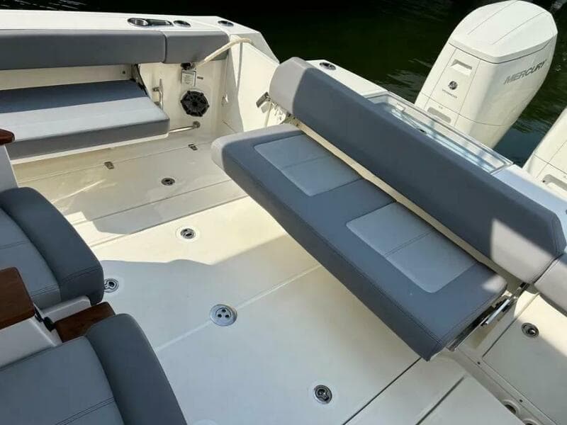 2023 Boston Whaler 360 Outrage