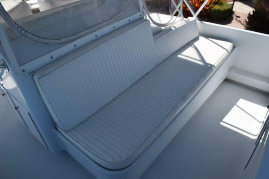 Flybridge Forward Lounge