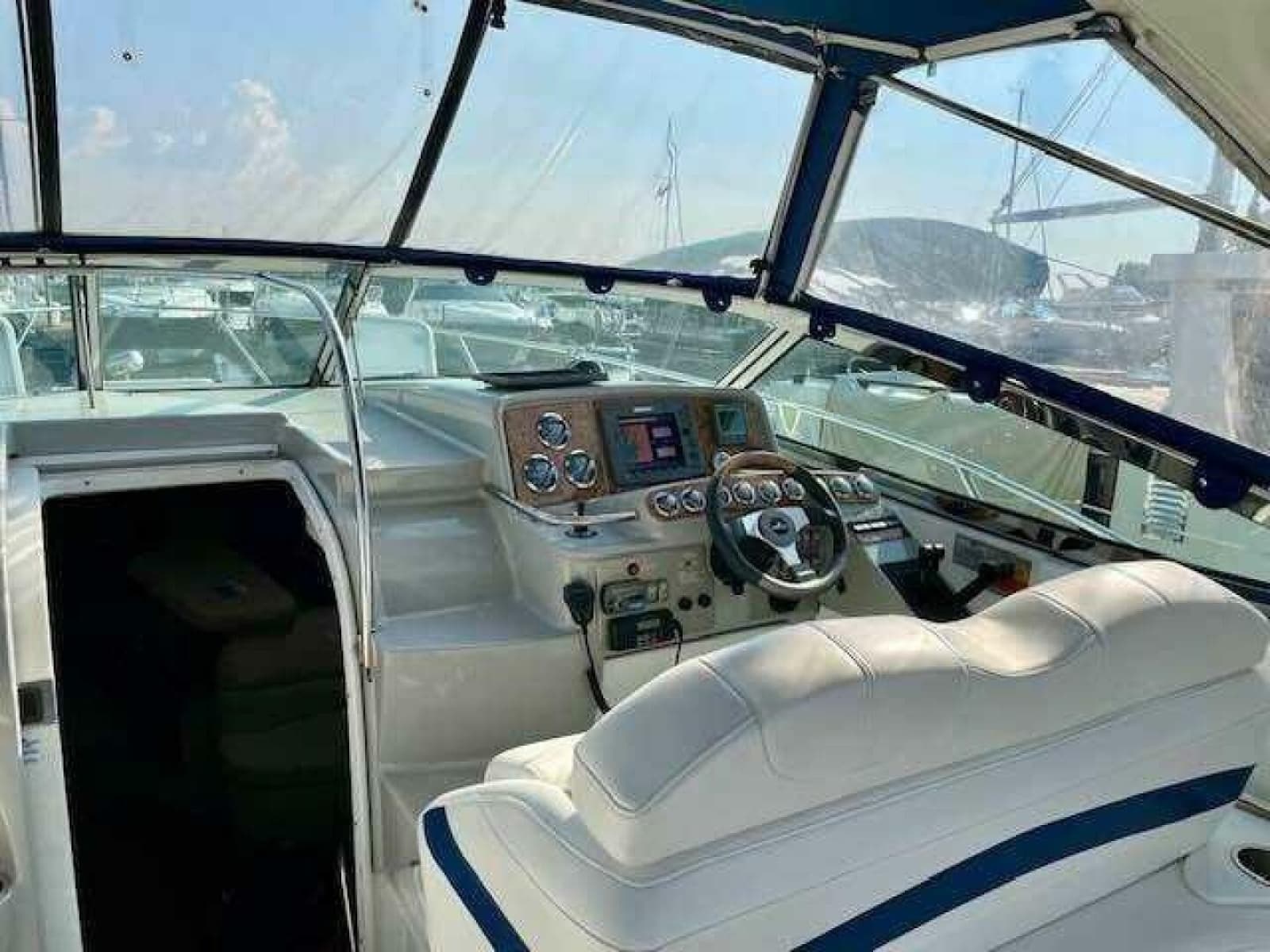 2006 Formula 31 Performance Cruiser - Photo 12