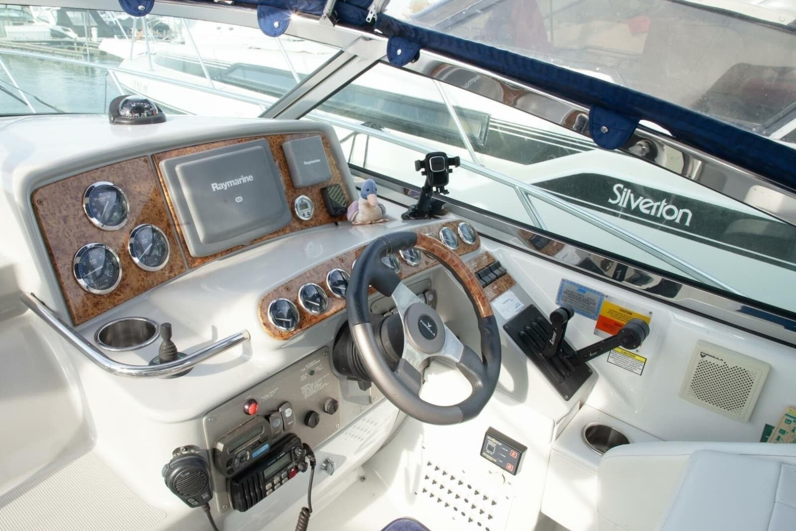 2006 Formula 31 Performance Cruiser - Photo 26