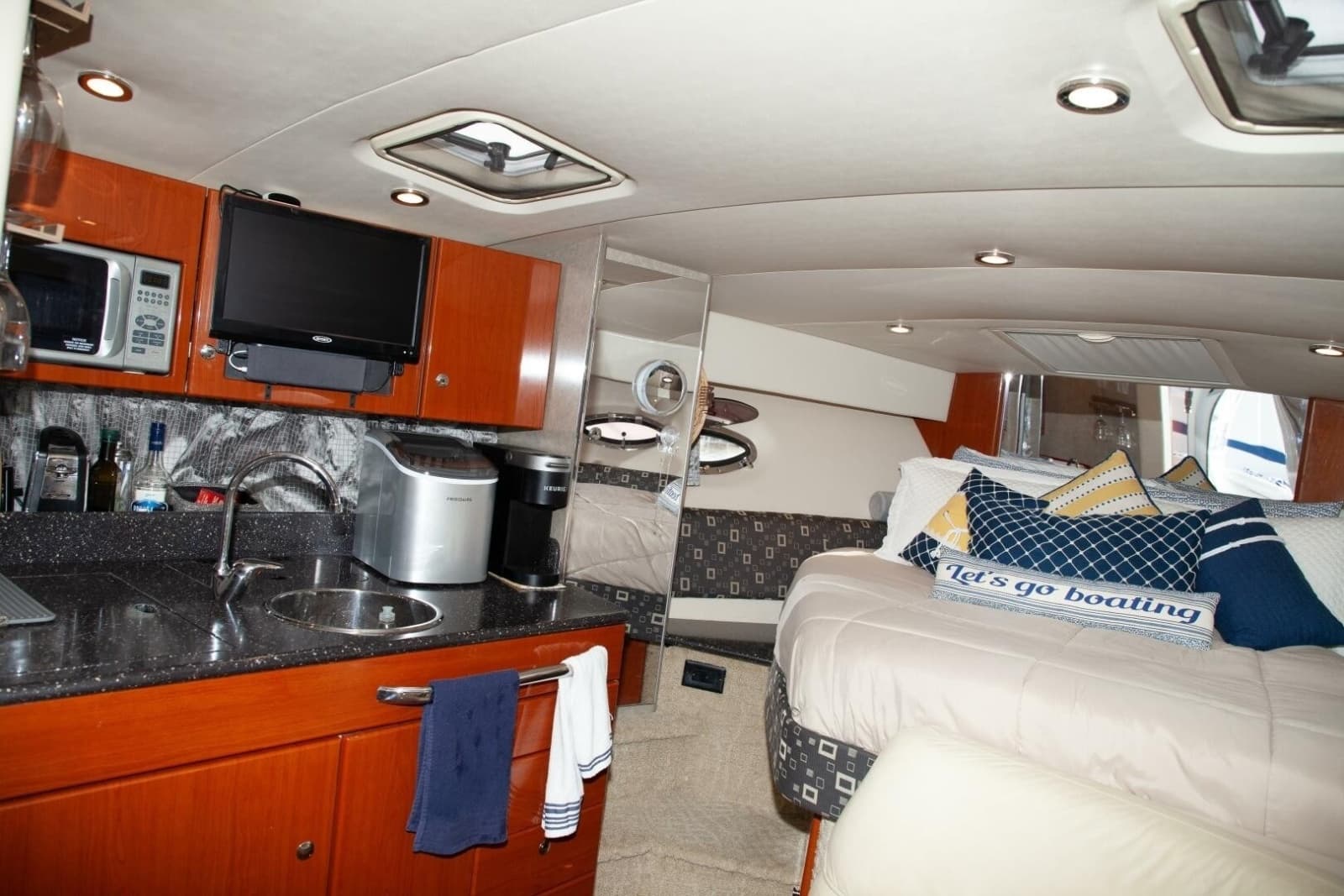 2006 Formula 31 Performance Cruiser - Photo 19
